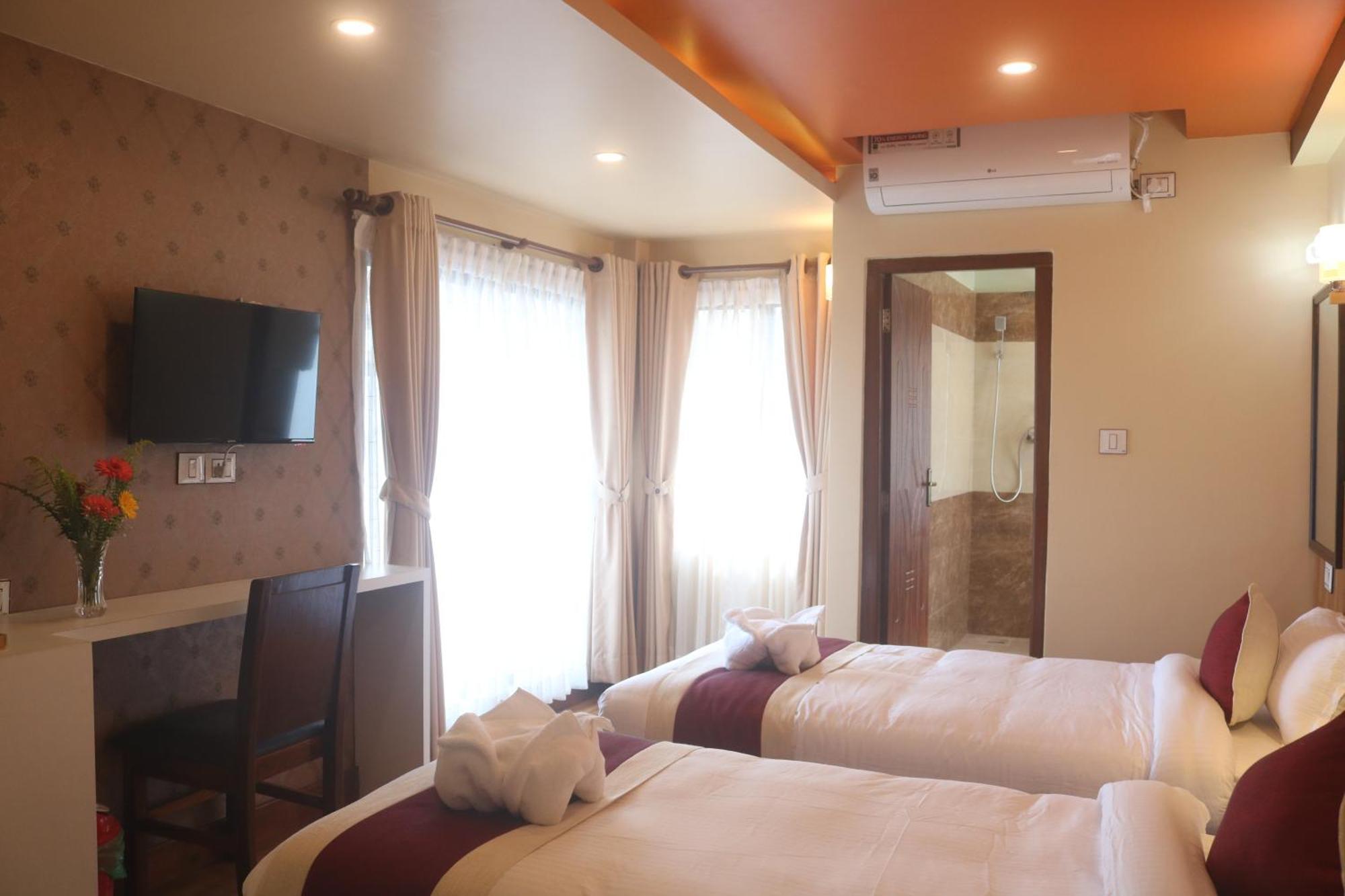 Hotel Family Ties Pvt. Ltd. Катманду Екстер'єр фото