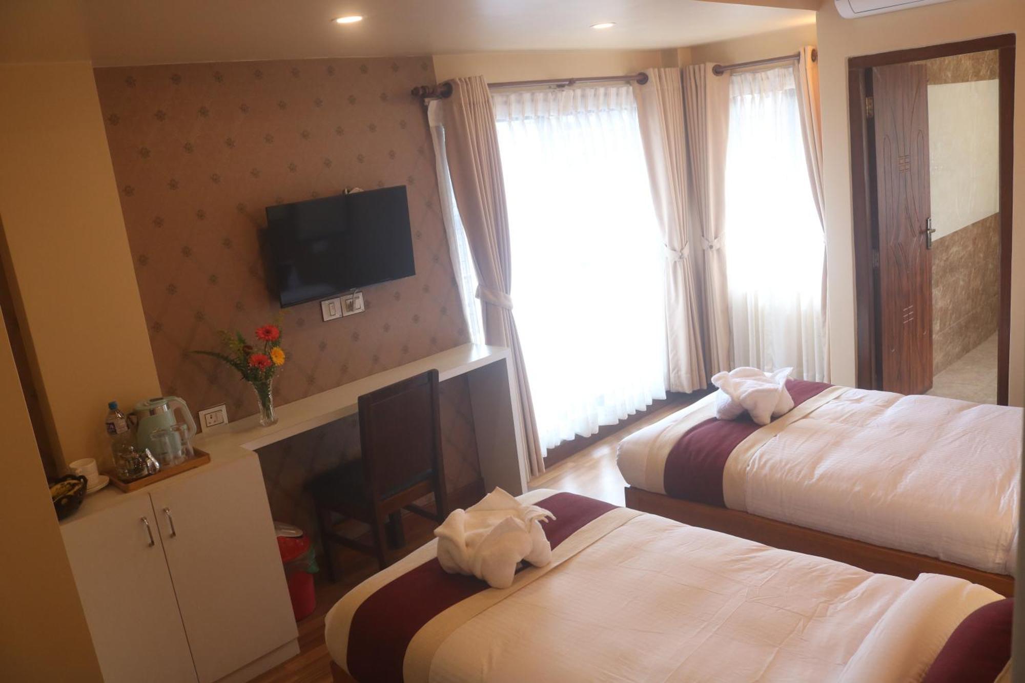 Hotel Family Ties Pvt. Ltd. Катманду Екстер'єр фото